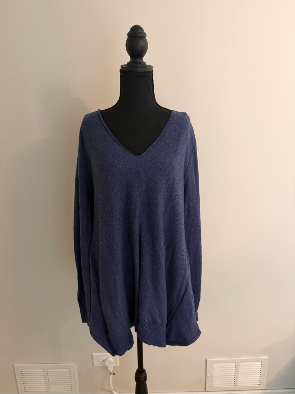 Sioni Navy V-Neck Pullover Sweater
